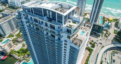 2BR Ocean Penthouse: Private Terrace & Hot Tub