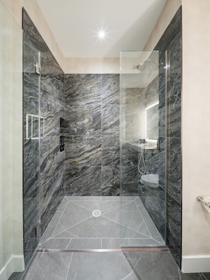 Double or Twin Room, City View | Bathroom - Stay One Chicago (Chicago)