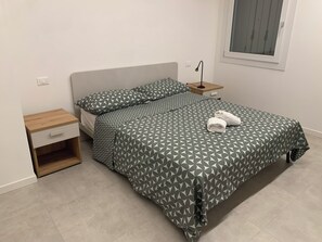 1 chambre, fer et planche à repasser, draps fournis