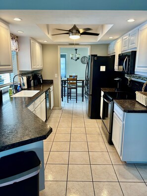 KylskÄp, mikrovÄgsugn, ugn och spishÀll