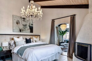 1 Schlafzimmer, Schreibtisch, Bügeleisen/Bügelbrett, Reisekinderbett