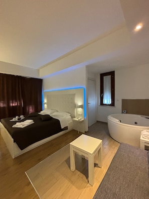Suite Deluxe | 1 chambre, matelas mémoire de forme, coffres-forts dans les chambres