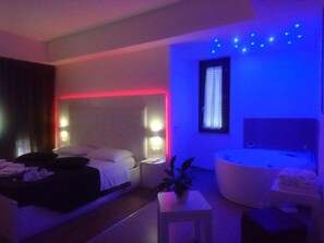 Colchones con efecto memoria y caja de seguridad en la habitación 