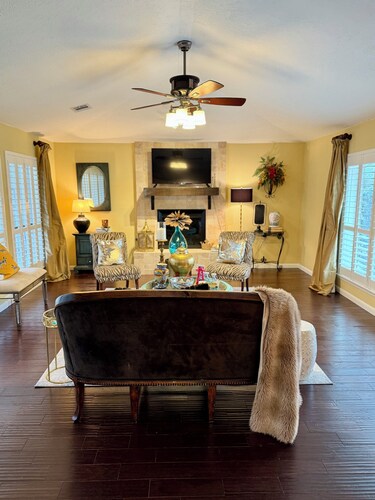 The Crown Jewel is a cozy home with many gorgeous features and cozy aspects.