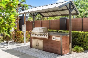 Property grounds - Hyde Park Flats (Tampa)