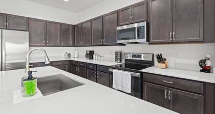 Spacious 5-bedroom house with AC and WiFi in marvelous Loxahatchee Groves