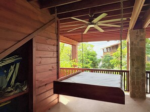 2 bedrooms, iron/ironing board, WiFi, bed sheets - Casa Nirvana Apartment @ Turtle Beach, West Bay Rd (Roatán)