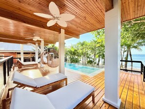 Terrace/patio - Pool House @ Pacific Pearl, Milton Bight (José Santos Guardiola)