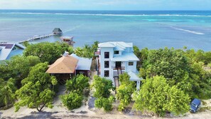 Exterior - Pool House @ Pacific Pearl, Milton Bight (José Santos Guardiola)