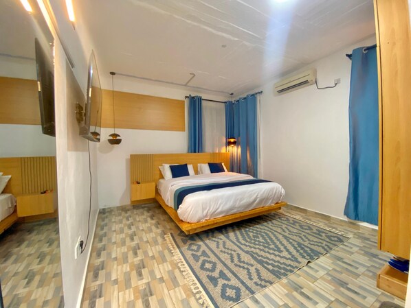 2 bedrooms, iron/ironing board, WiFi, bed sheets