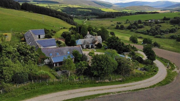 A rural landscape with a house surrounded by green fields and rolling hills. - The Mill - Amazing spacious mountain escape in Speyside & the Cairngorms (Ballindalloch)