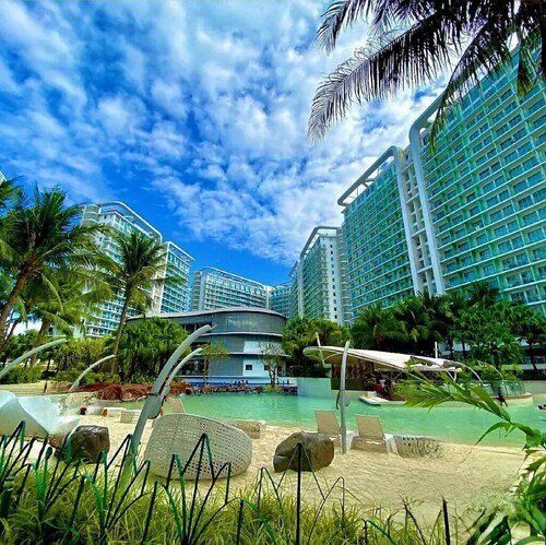 Chic 2-bedroom condo with AC, WiFi in enchanting Parañaque