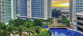 Chic 2-bedroom condo with AC, WiFi in enchanting Parañaque