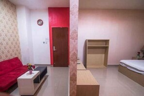 Room - Guest House Tunas Daud Near Universitas Kristen Artha Wacana Kupang Mitra RedDoorz (Kupang)