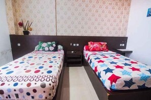 Room - Guest House Tunas Daud Near Universitas Kristen Artha Wacana Kupang Mitra RedDoorz (Kupang)