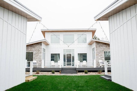 Exterior. Bloomsdale Suite at Baetje Farms