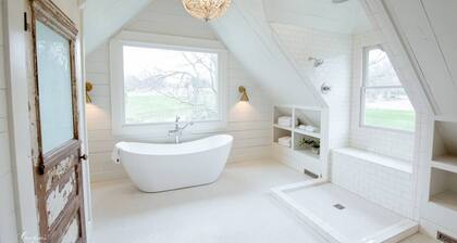 Beautifully Renovated Farmhouse in Jackson, MO