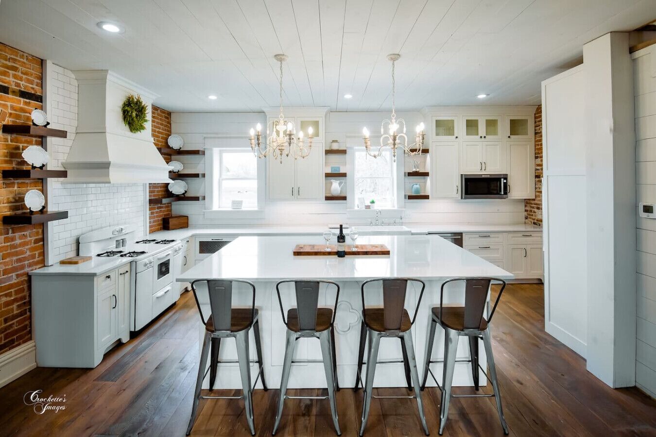 Fridge, microwave, dishwasher, coffee/tea maker