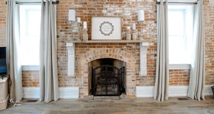Beautifully Renovated Farmhouse in Jackson, MO