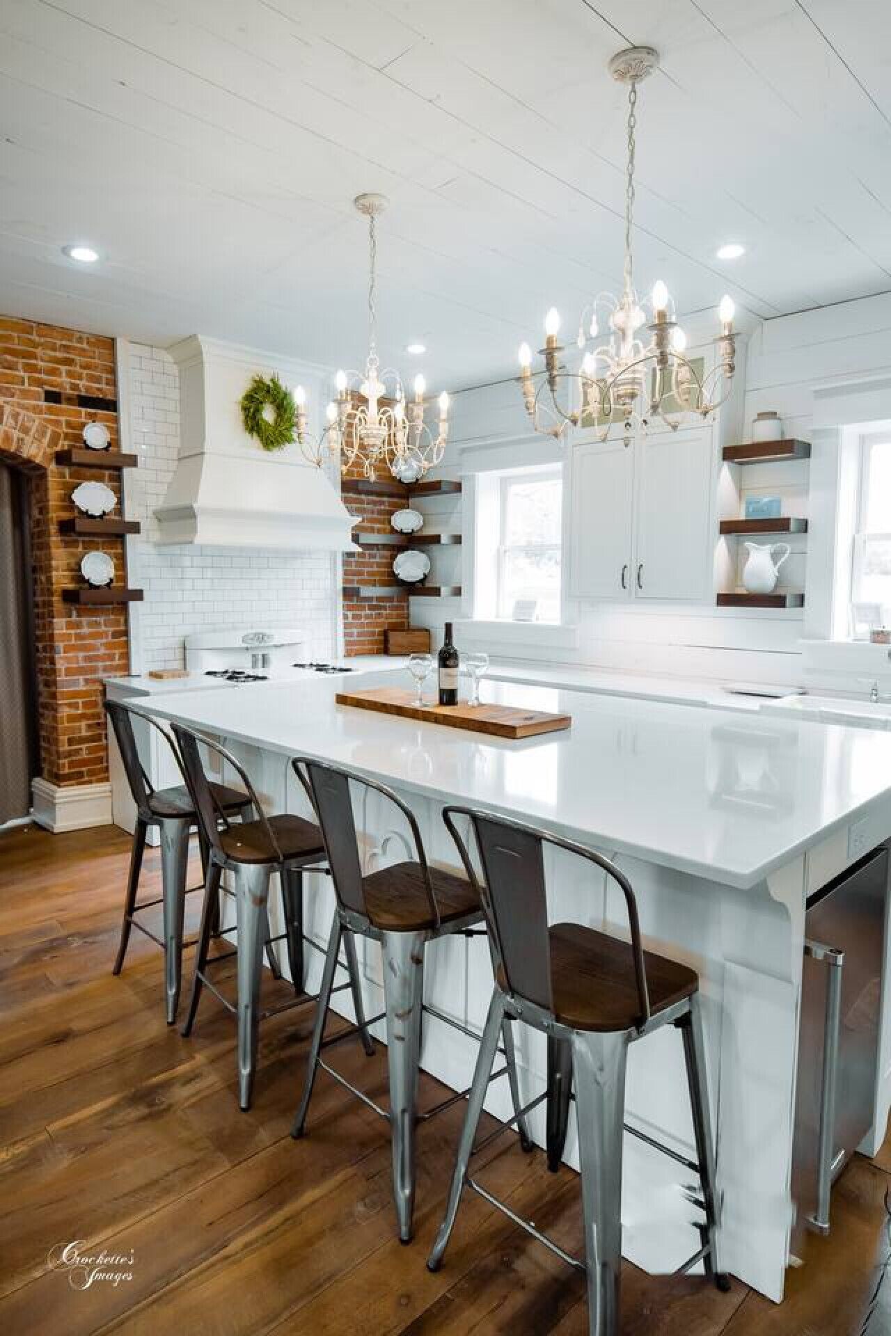 Fridge, microwave, dishwasher, coffee/tea maker