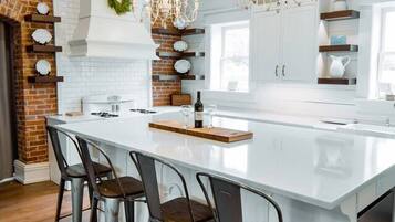 Fridge, microwave, dishwasher, coffee/tea maker
