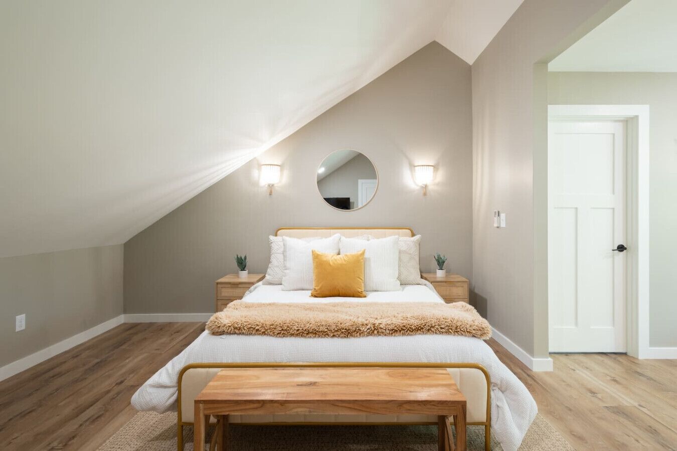 1 bedroom, desk, iron/ironing board, WiFi