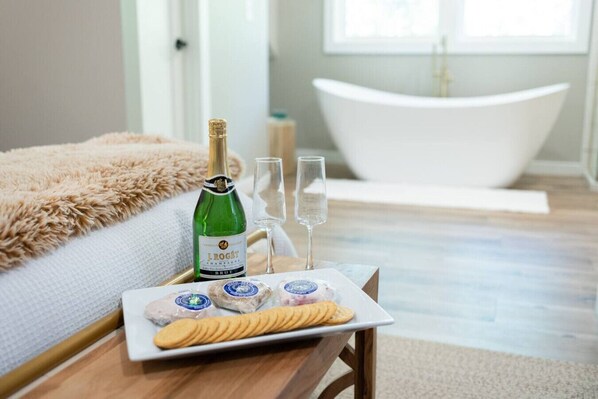 1 bedroom, desk, iron/ironing board, WiFi