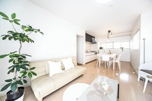 Iron/ironing board - Yokkaichi Hazunaka Hotel (Yokkaichi)