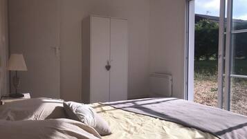 2 Schlafzimmer, Bügeleisen/Bügelbrett, Reisekinderbett, Bettwäsche