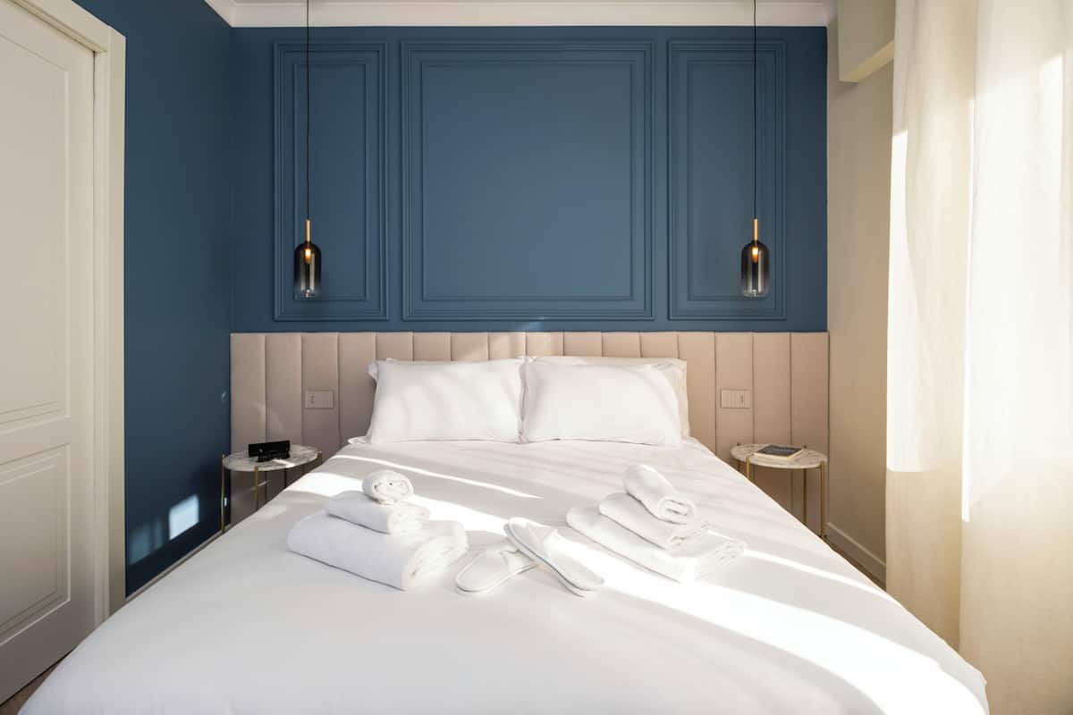 Deluxe Room, 1 Bedroom, City View | Meja, ruang kerja komputer riba, Wi-fi percuma