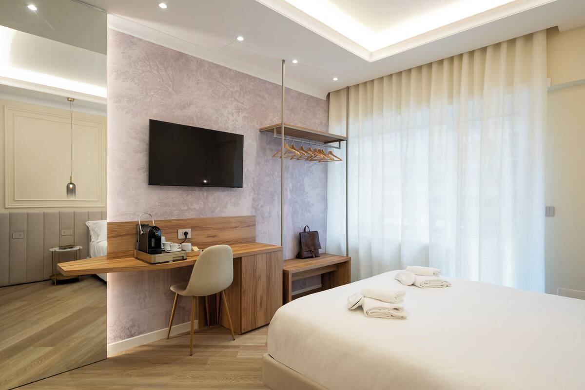 Luxury Room | Desk, laptop workspace, WiFi (free)