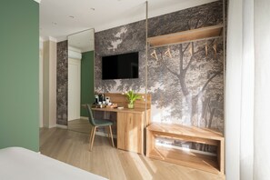 Deluxe Room, 1 Bedroom, City View | Living area