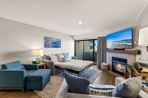 Smart TV, fireplace