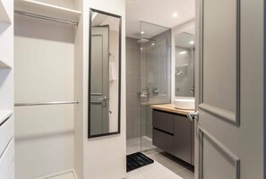 Superior Studio | Bathroom