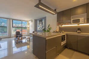 Classic Single Room, 1 Queen Bed, City View | Private kitchen | Fridge, microwave, stovetop, cookware/dishes/utensils