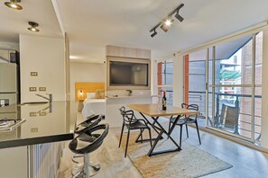 Design Studio, 1 Double Bed, Balcony | In-room dining - Edificio Casa Roma by Host Medellin (Medellín)