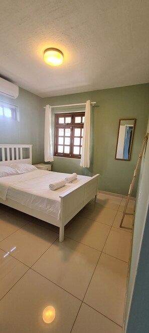 2 bedrooms, iron/ironing board, free WiFi, bed sheets - Apartment 56A -Charming 2-bedroom apartment with WiFi, AC in gorgeous Willemstad (Willemstad)