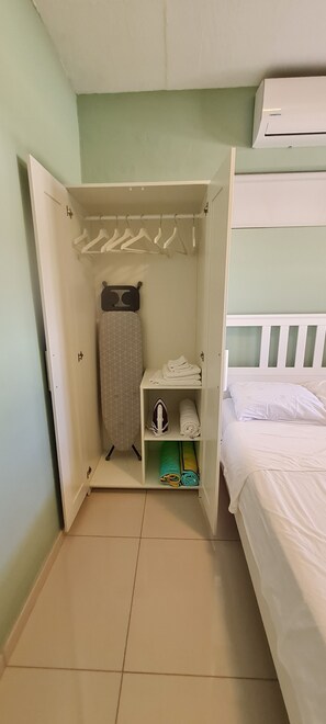 2 habitaciones, tabla de planchar con plancha y wifi gratis