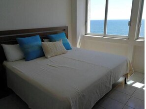 2 makuuhuonetta, työpöytä, silitysrauta/-lauta, ilmainen Wi-Fi