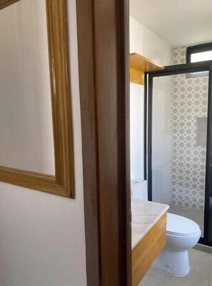تجهيزات دش، مجففات شعر، مناشف، ورق حمّام