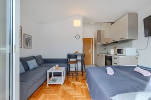 1 habitación, escritorio, wifi gratis y ropa de cama 