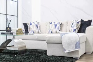 Living area - Modern Retreat, Infinity Pool, Gym Yaya Center (Nairobi)