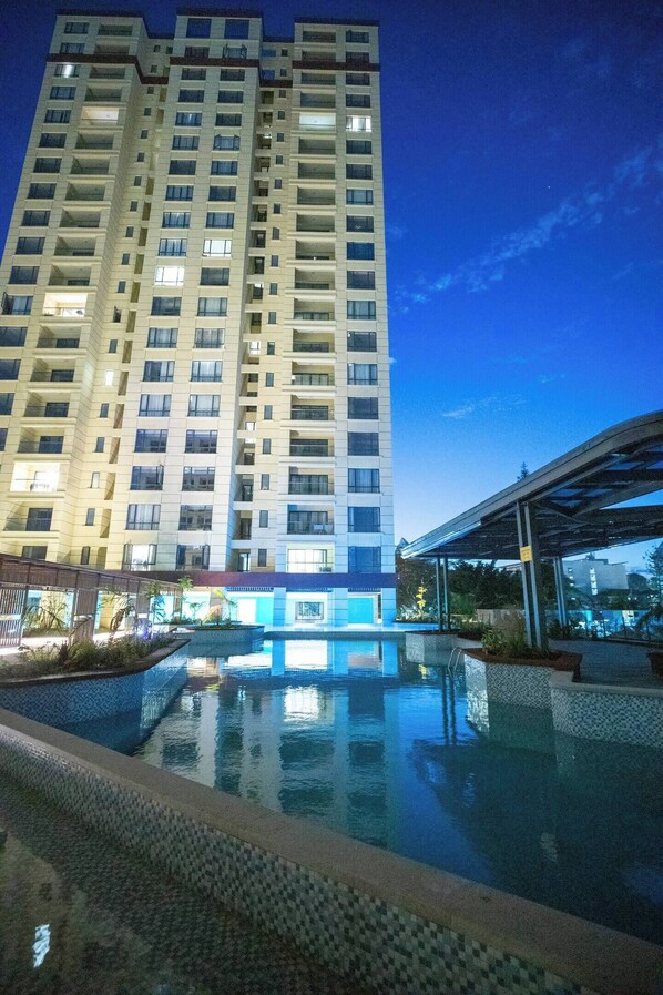 Pool - Plushy Nivla haven with pool+gym+mini mart yaya (Nairobi)