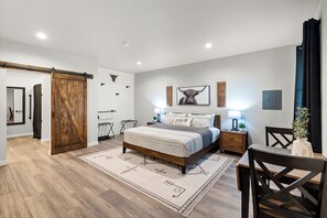 9 bedrooms, desk, iron/ironing board, free WiFi