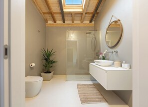 Dusche, Haartrockner, Bidet, Handtücher