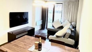 Departamento exclusivo | Ropa de cama de alta calidad y espacio para trabajar con laptop