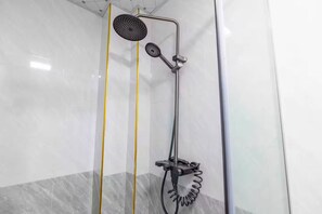 シャワー、石鹸