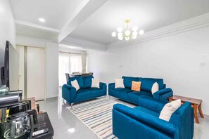 Living area - Executive 2BR Stunning Views ,Golf Simulator & Gym (Nairobi)
