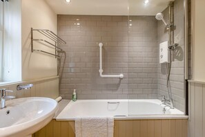 Towels - 2 Bed in Ponsworthy (oc-s30706) (Ponsworthy)
