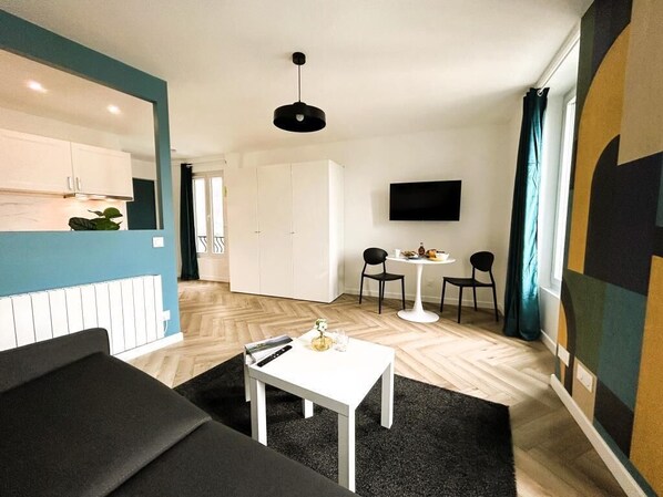 Smart TV - Apartment 3 - LE PLUME (Montreuil)